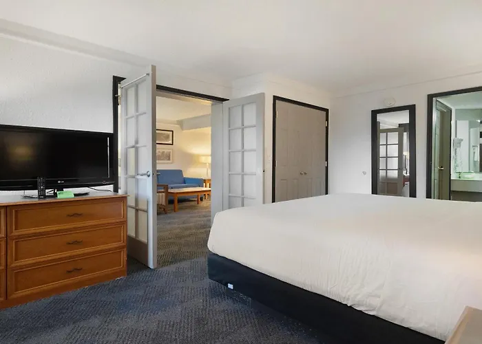 Howard Johnson By Wyndham Sacramento Downtown