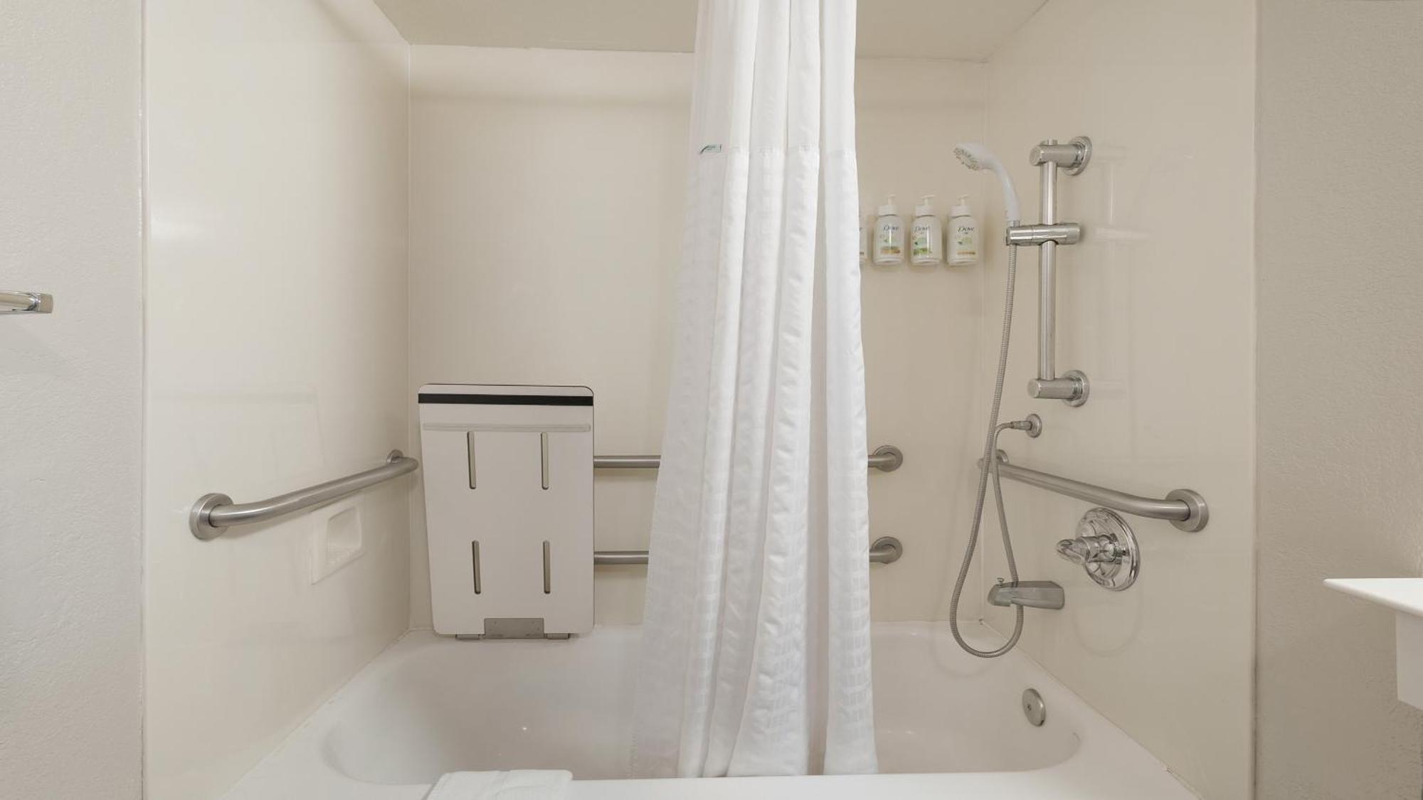 Howard Johnson By Wyndham Downtown Sacramento
