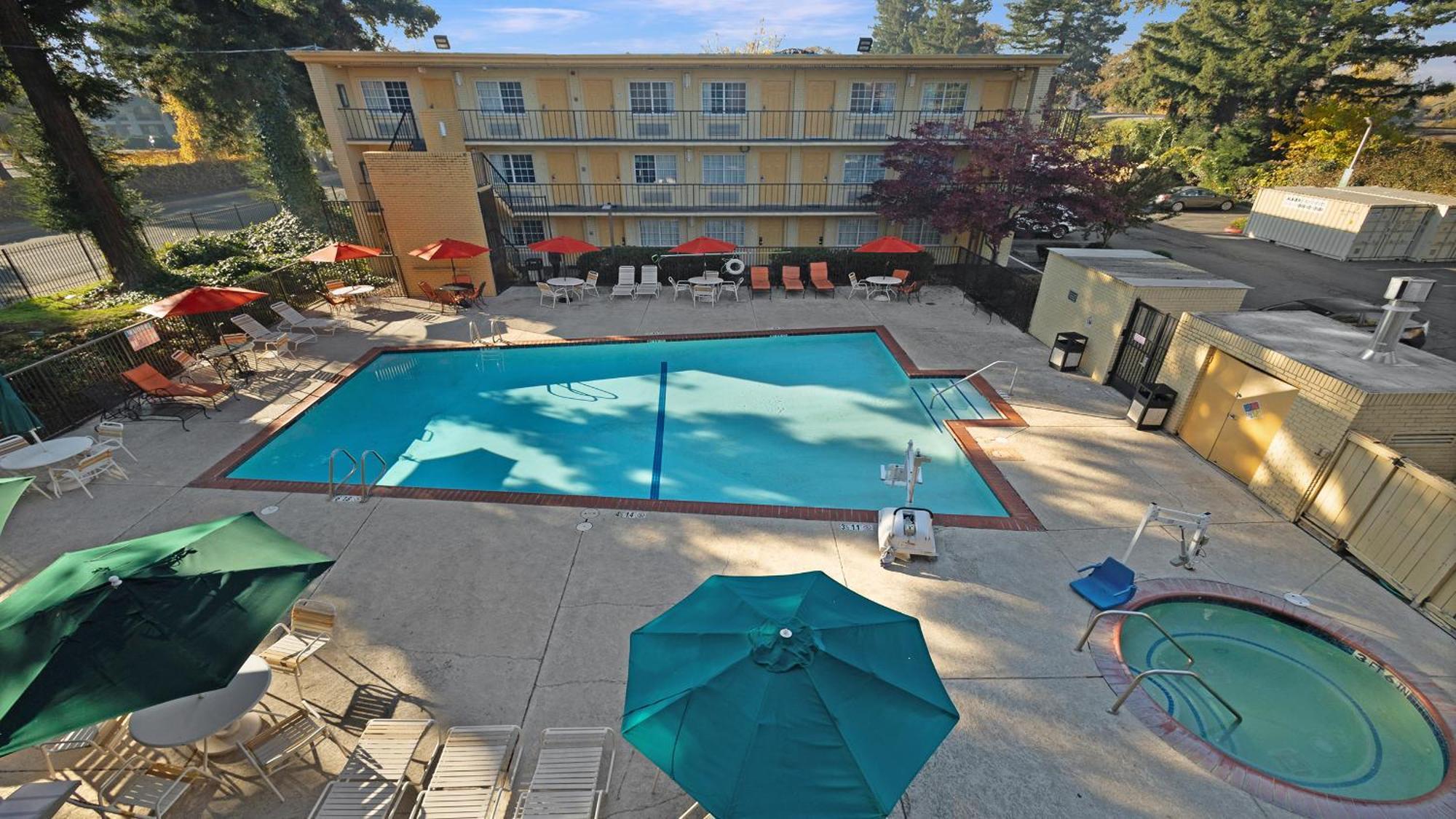 Hotel Howard Johnson By Wyndham Downtown Sacramento