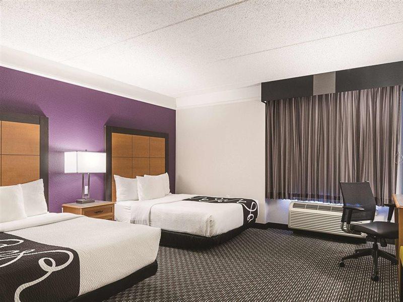 Howard Johnson By Wyndham Downtown 3*