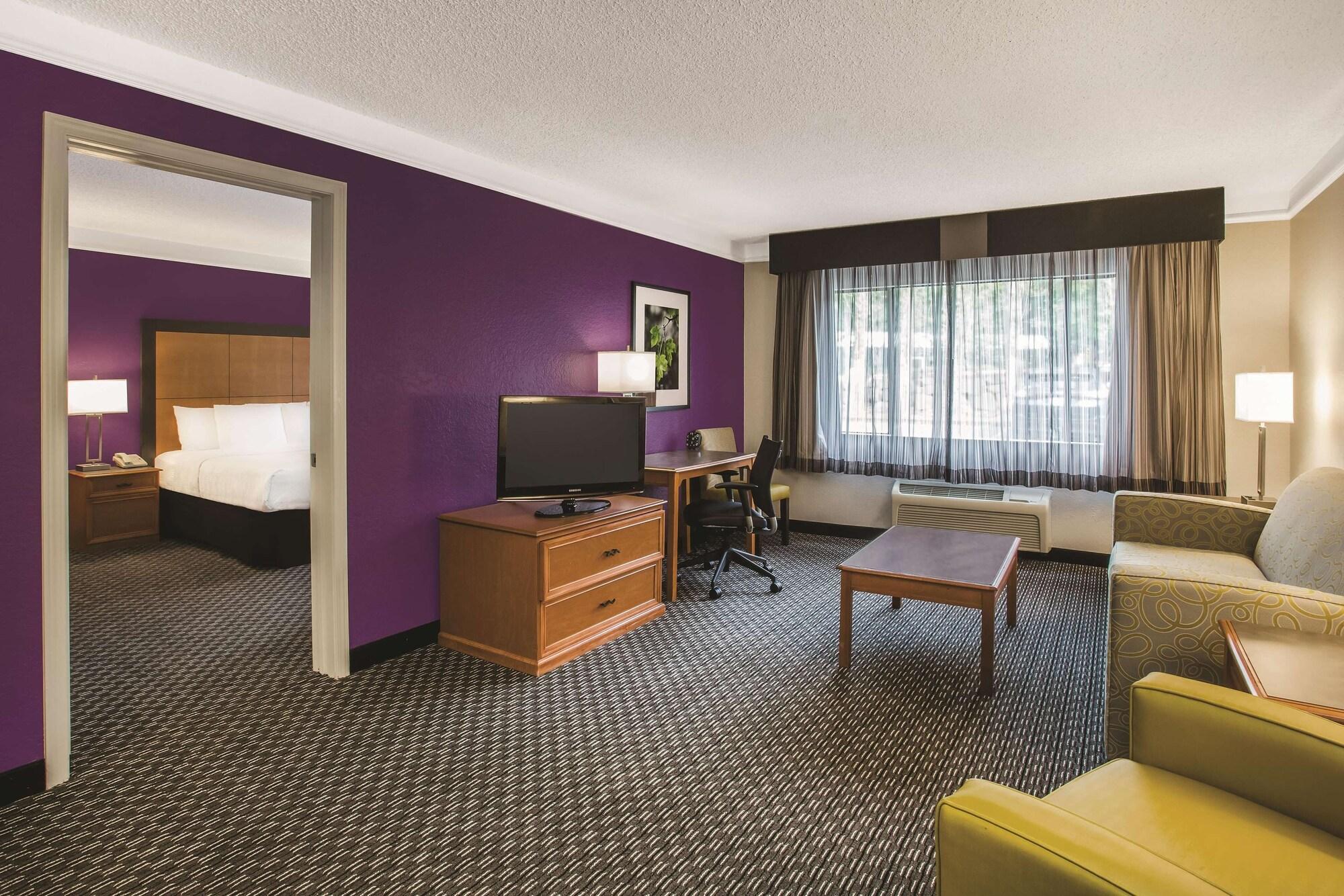 Howard Johnson By Wyndham Downtown Hotel