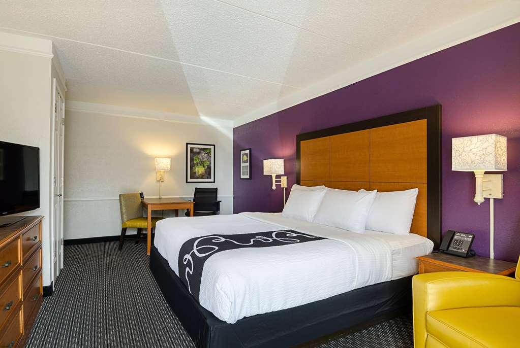 Howard Johnson By Wyndham Downtown Hotel