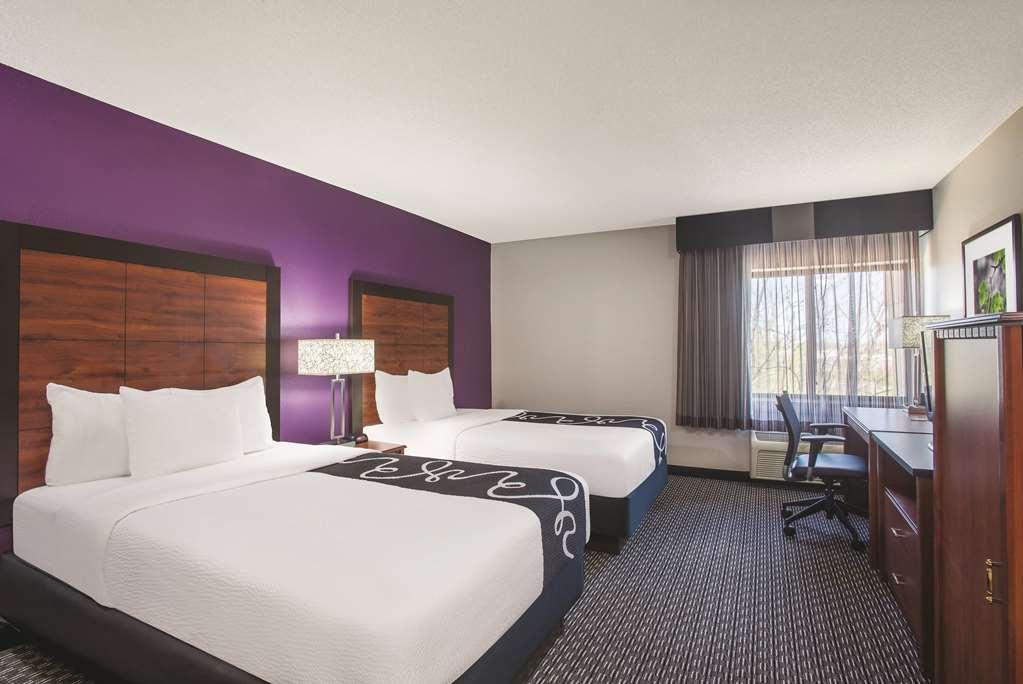 Hotel Howard Johnson By Wyndham Downtown 3*