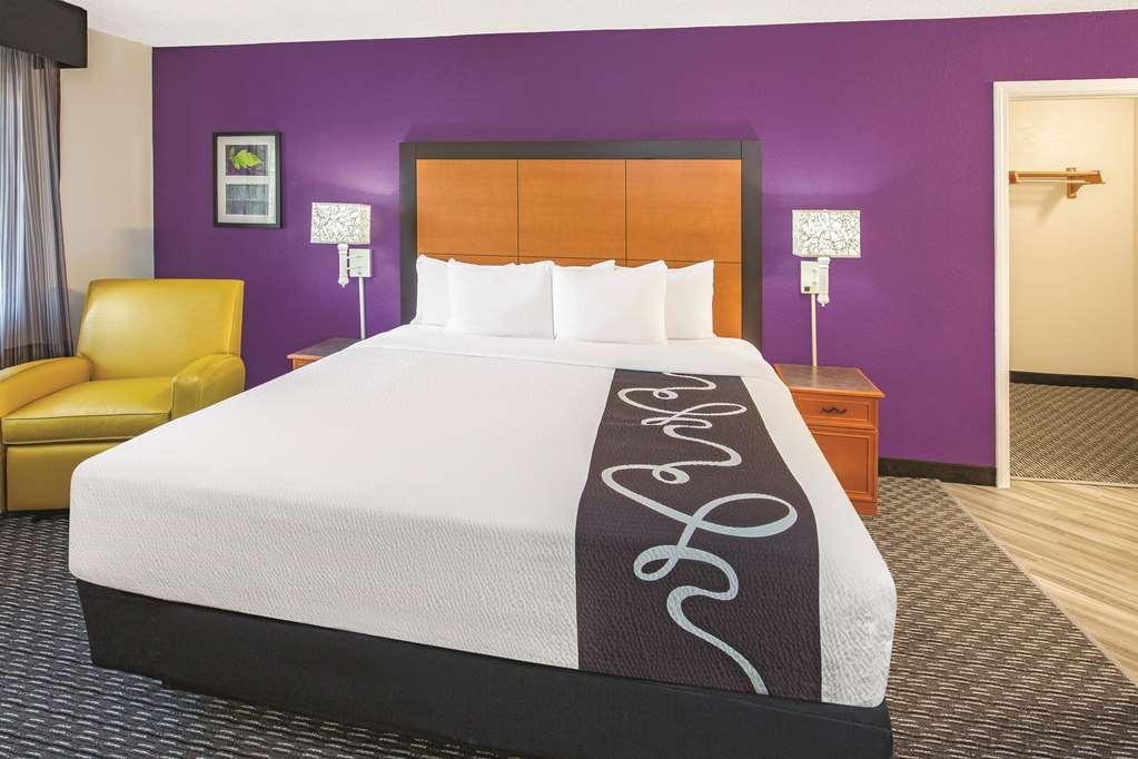 Howard Johnson By Wyndham Downtown Hotel Sacramento