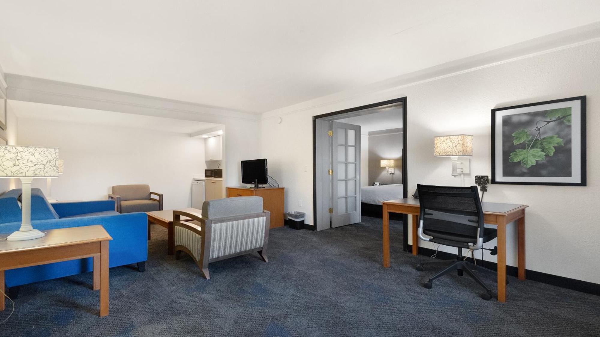 Howard Johnson By Wyndham Downtown Hotel