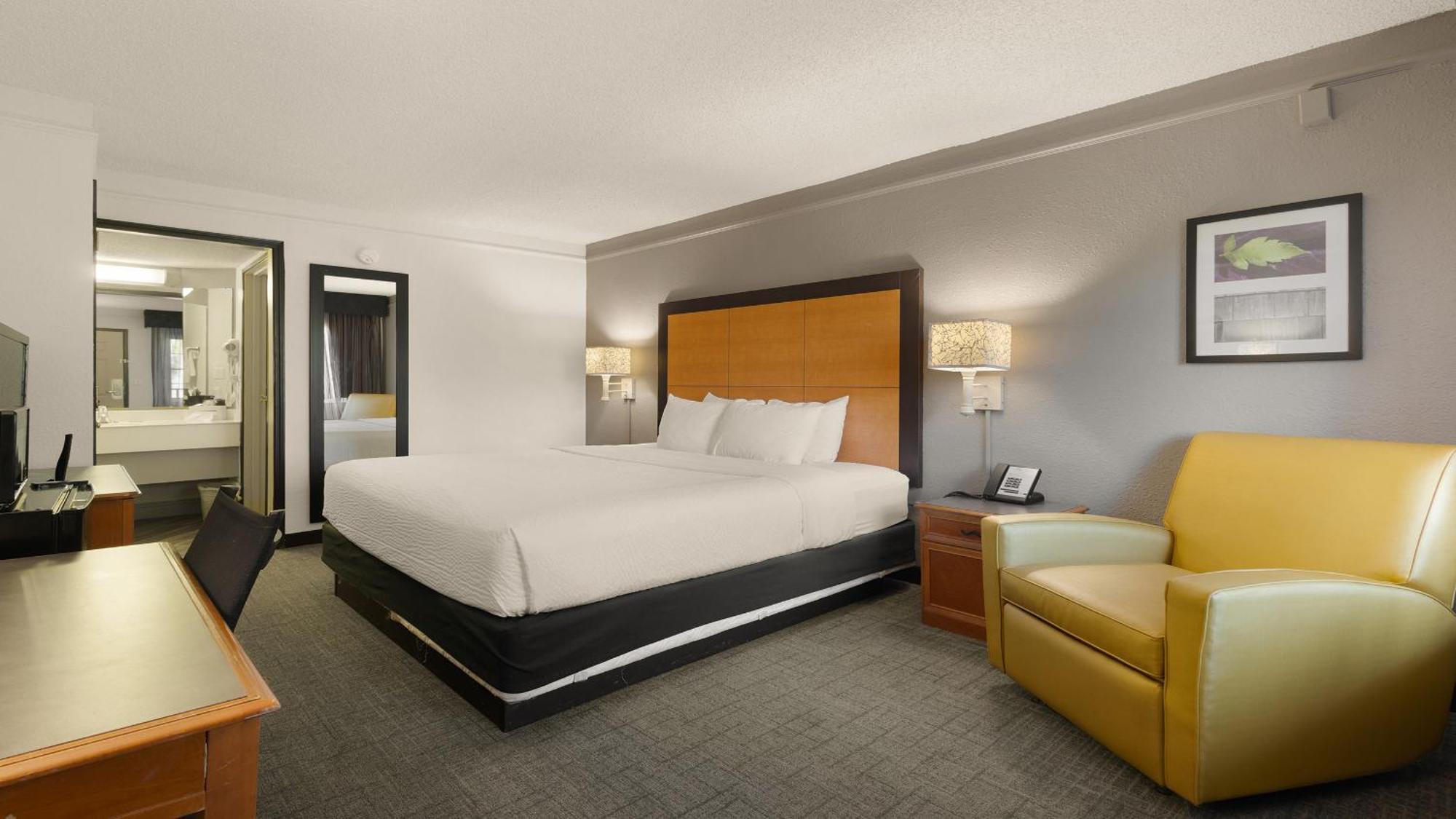 Howard Johnson By Wyndham Downtown 3*