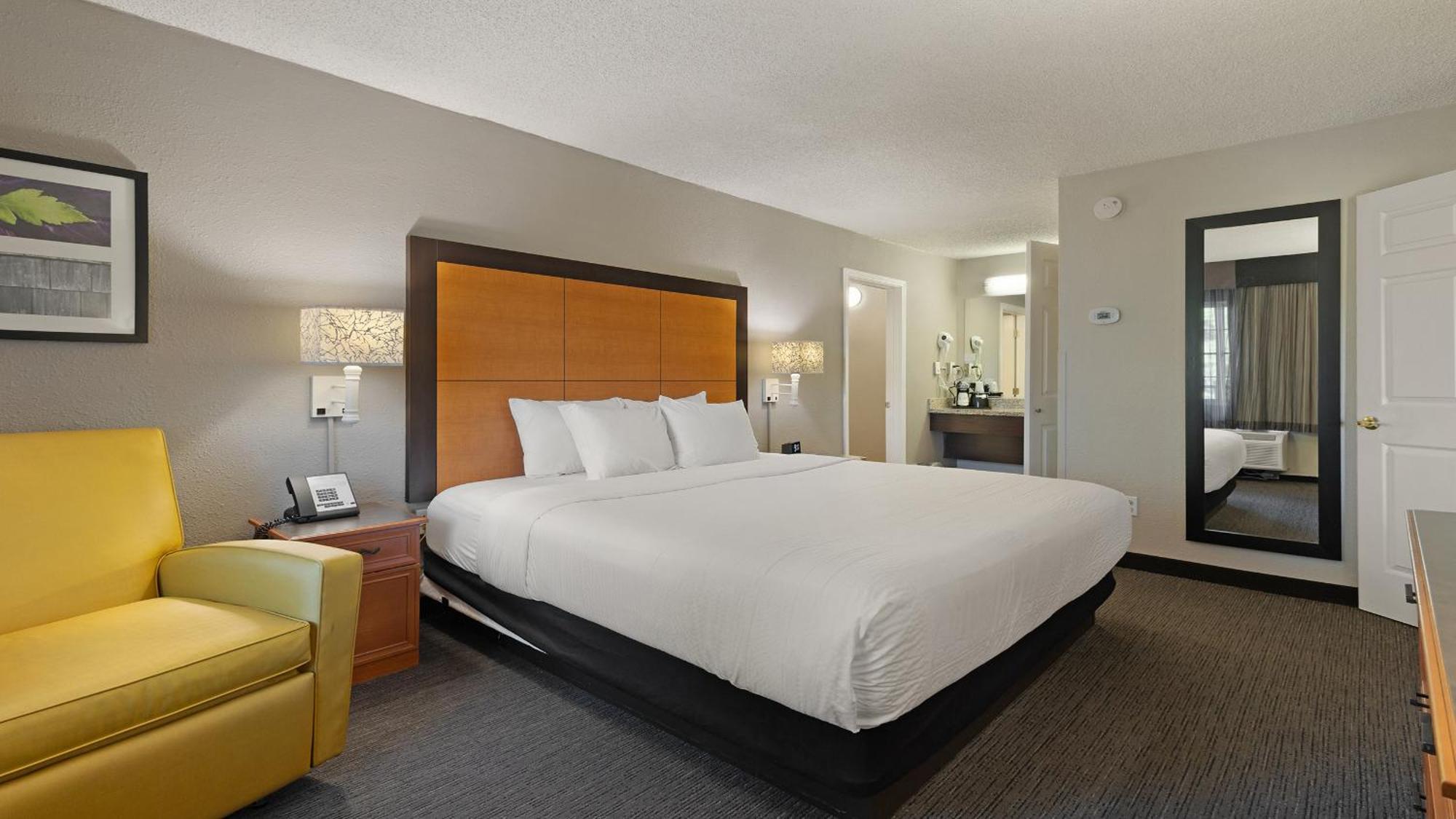 Hotel Howard Johnson By Wyndham Downtown 3*
