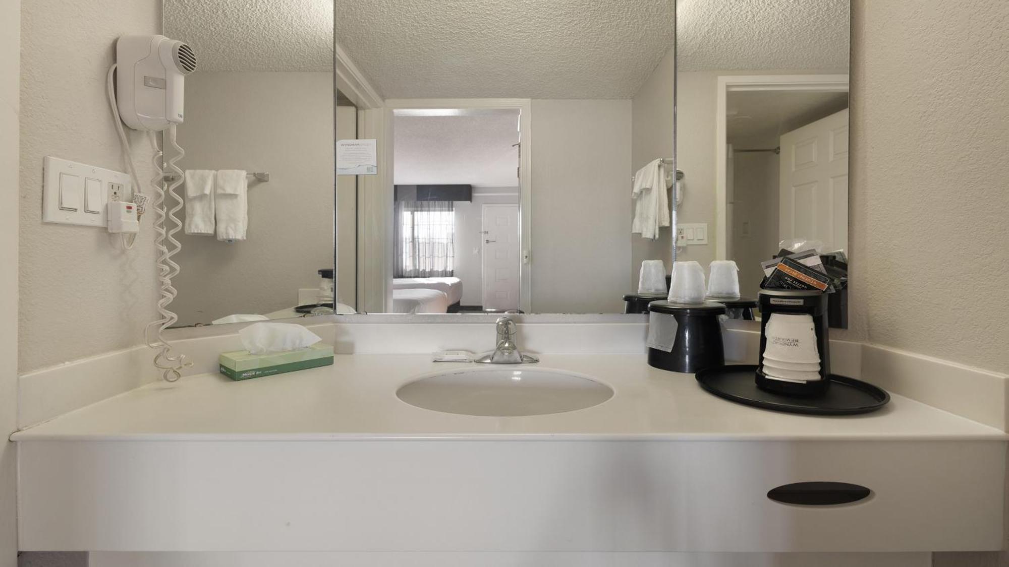 Howard Johnson By Wyndham Downtown Hotel 3*