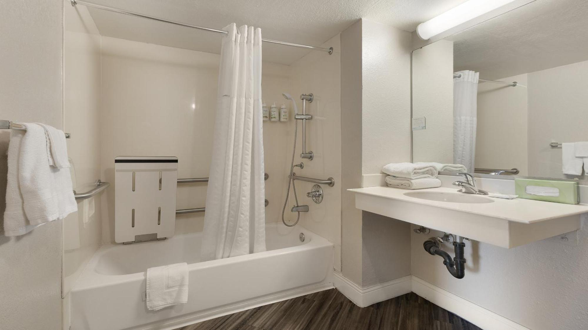 Howard Johnson By Wyndham Downtown Hotel 3*