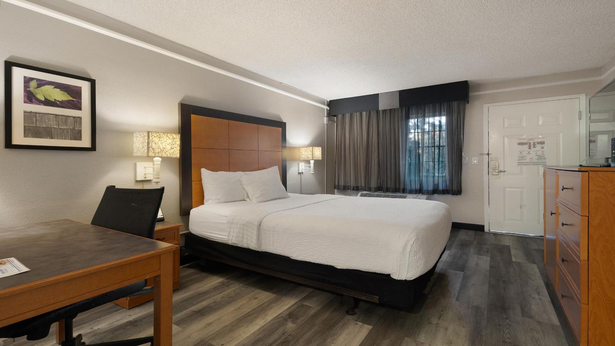 Howard Johnson By Wyndham Downtown Hotel Sacramento