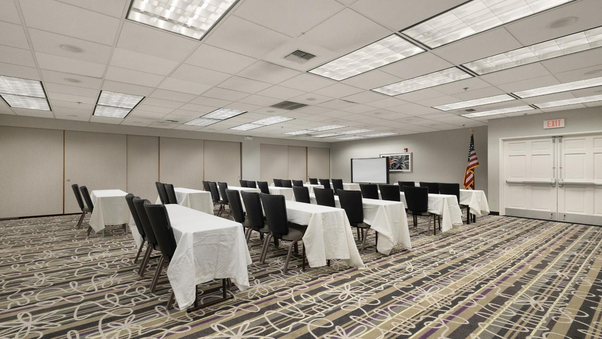 Howard Johnson By Wyndham Downtown Hotel Sacramento