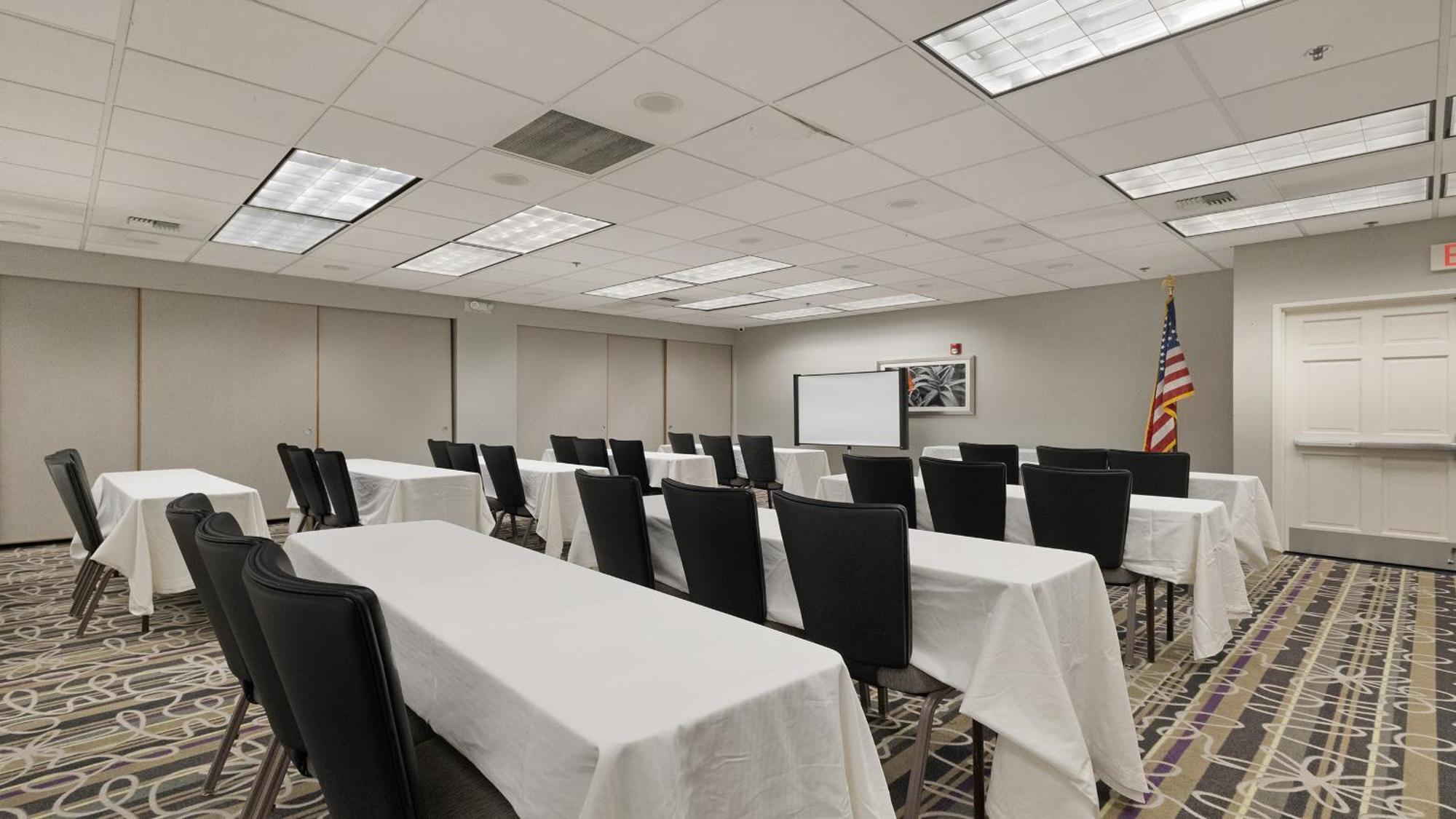 Hotel Howard Johnson By Wyndham Downtown Sacramento