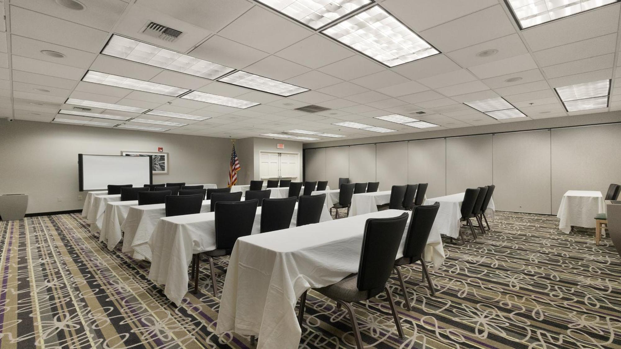 Howard Johnson By Wyndham Downtown 3*