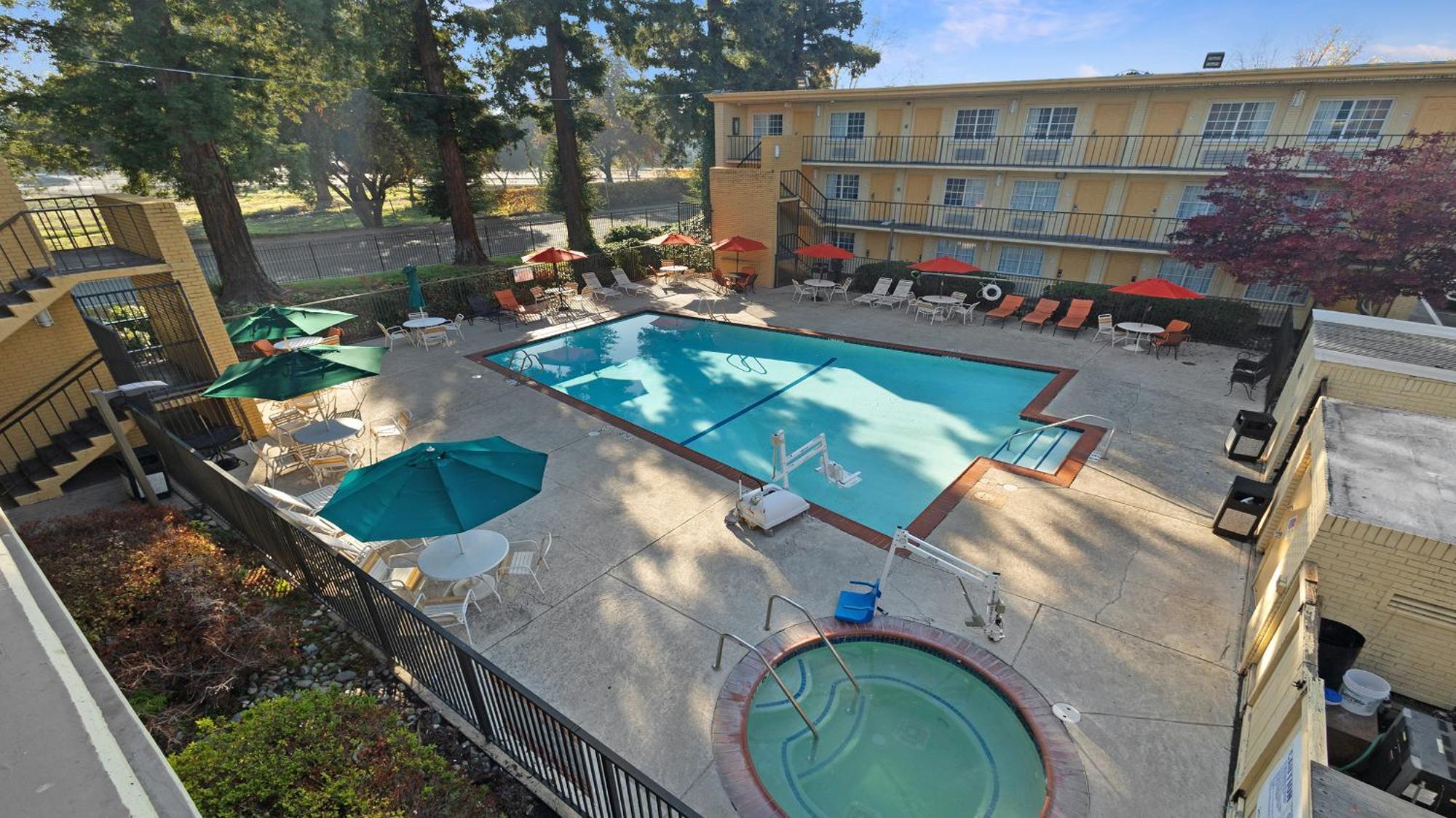 Hotel Howard Johnson By Wyndham Downtown