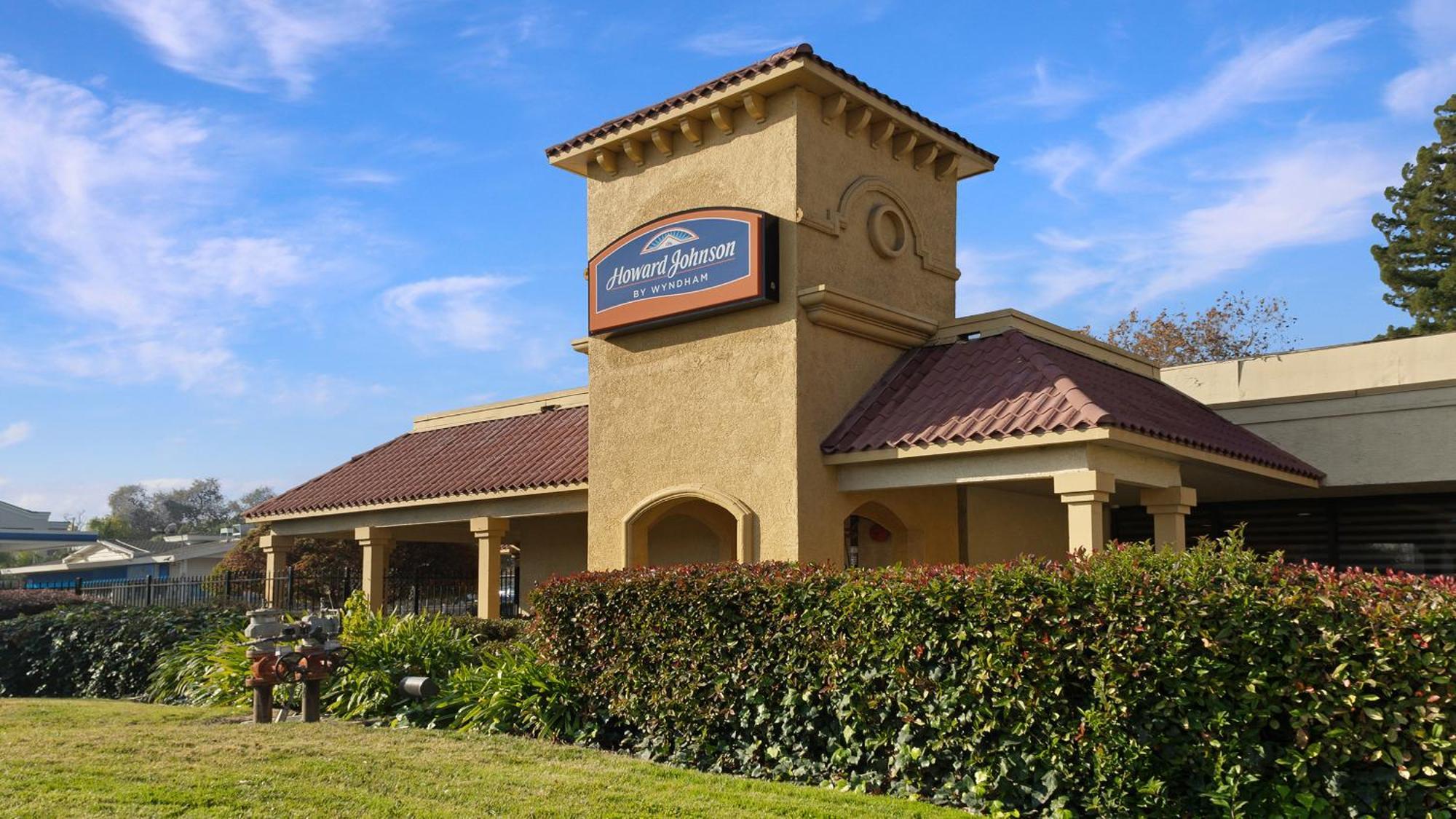 Howard Johnson By Wyndham Downtown 3*