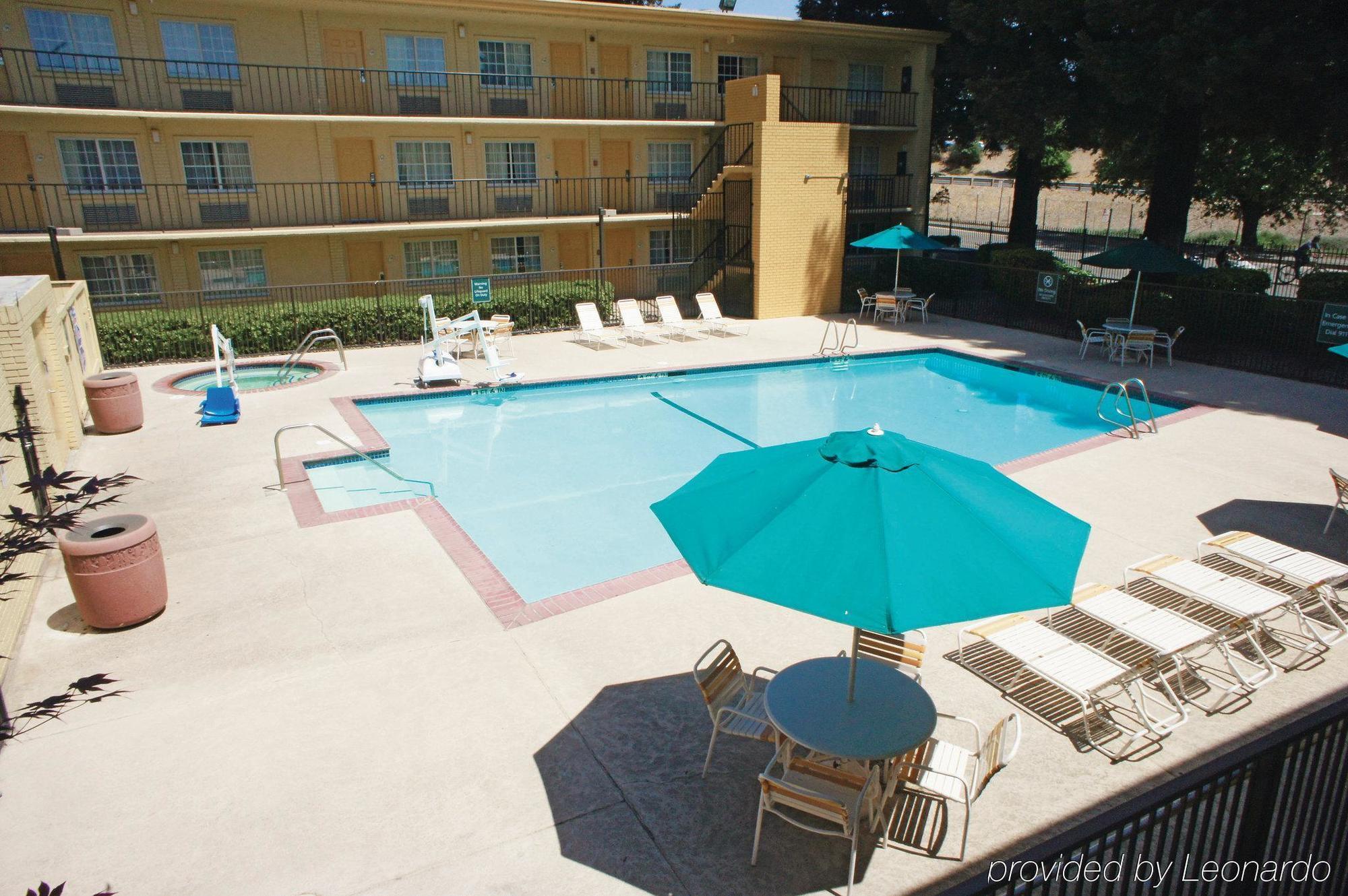 Hotel Howard Johnson By Wyndham Downtown 3*
