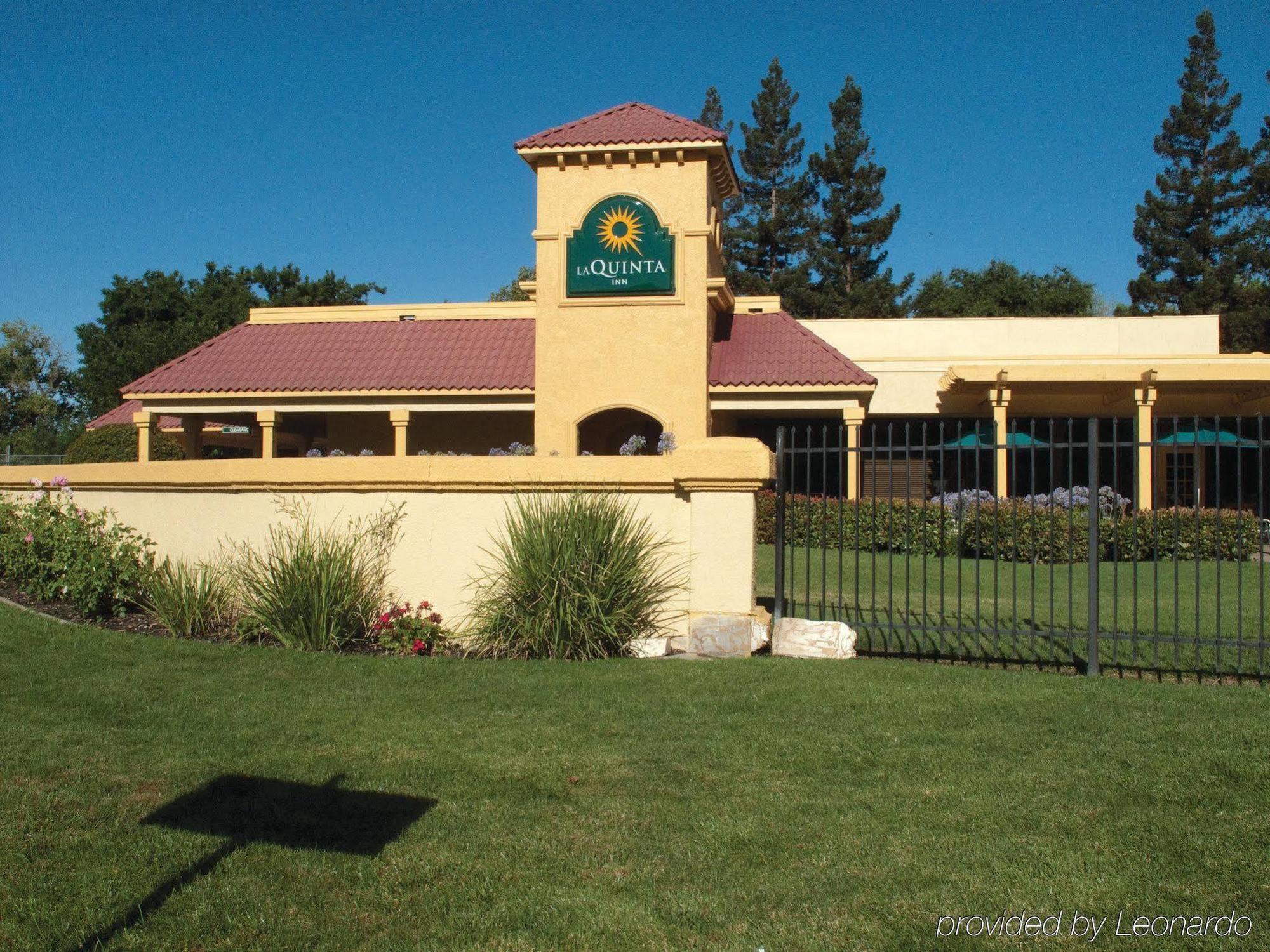 Howard Johnson By Wyndham Downtown 3*